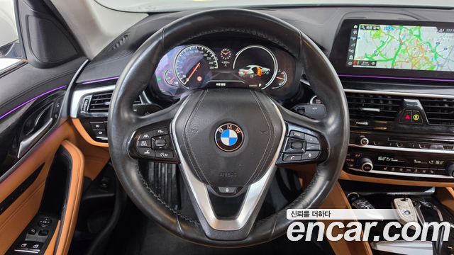 BMW 5-Series 2018 — photo 19