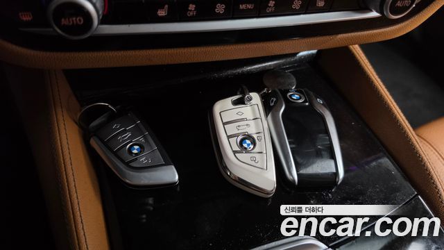 BMW 5-Series 2018 — photo 21