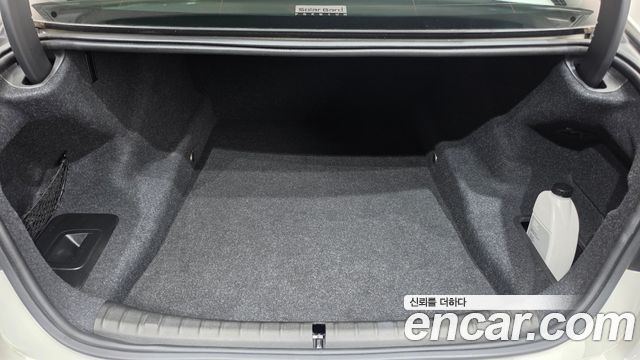 BMW 5-Series 2018 — photo 24