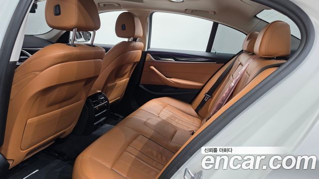 BMW 5-Series 2018 — photo 25