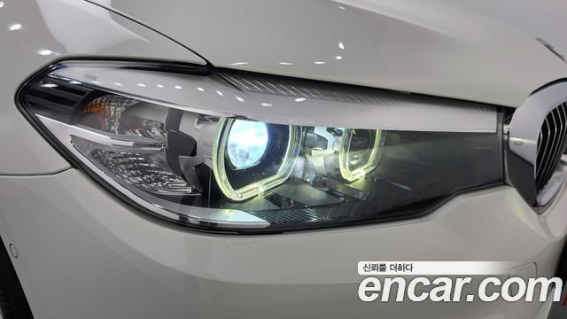BMW 5-Series 2018 — photo 8