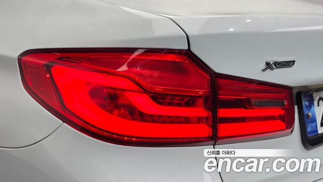 BMW 5-Series 2018 — photo 9