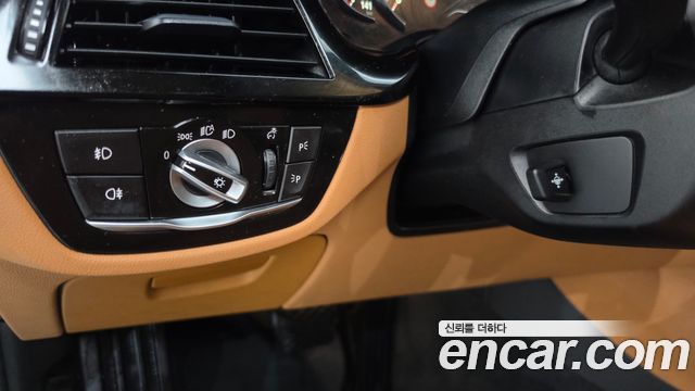 BMW 5-Series 2018 — photo 27