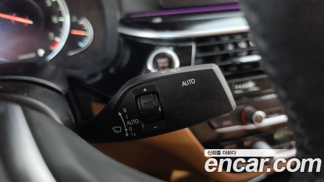 BMW 5-Series 2018 — photo 28