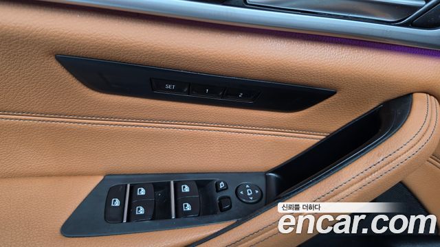 BMW 5-Series 2018 — photo 29
