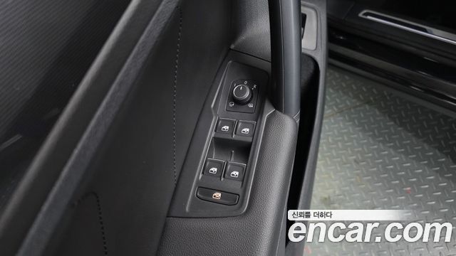 Volkswagen Tiguan 2020 — photo 22