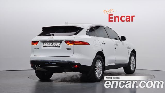 Jaguar F-PACE 2018 — photo 2
