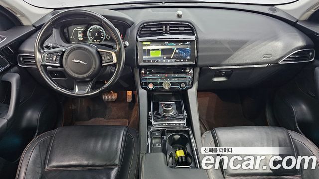Jaguar F-PACE 2018 — photo 10