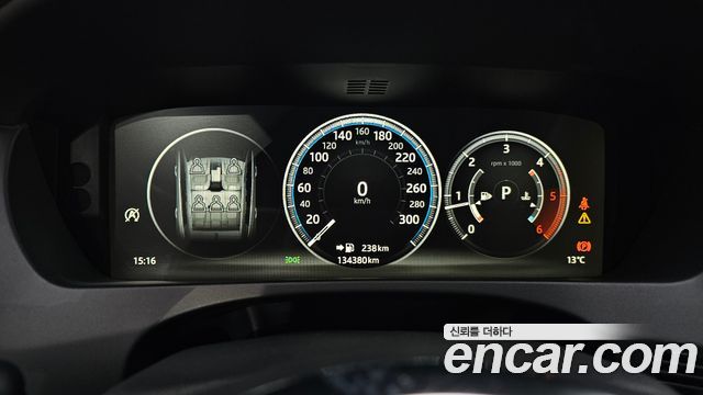 Jaguar F-PACE 2018 — photo 11