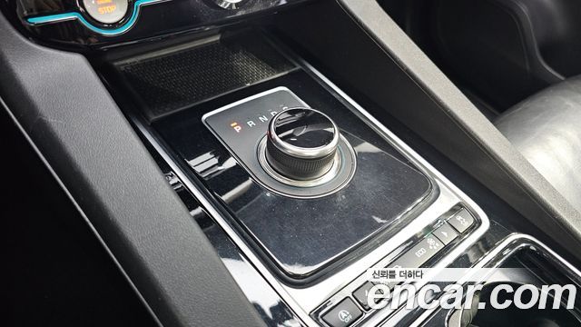 Jaguar F-PACE 2018 — photo 12