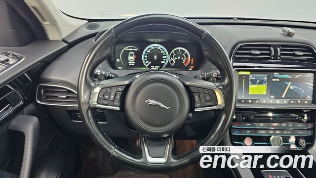 Jaguar F-PACE 2018 — photo 20