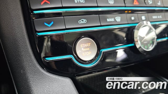 Jaguar F-PACE 2018 — photo 29