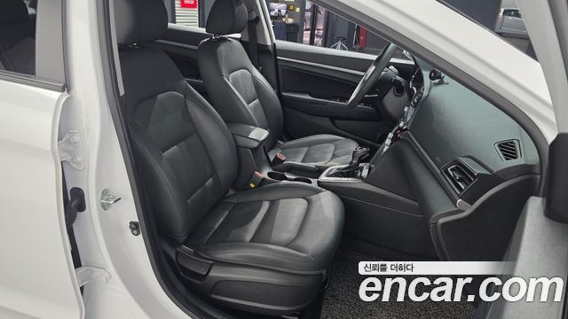 Hyundai AVANTE 2020 — photo 17