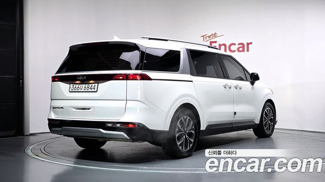 Kia Canival 2023 — photo 2