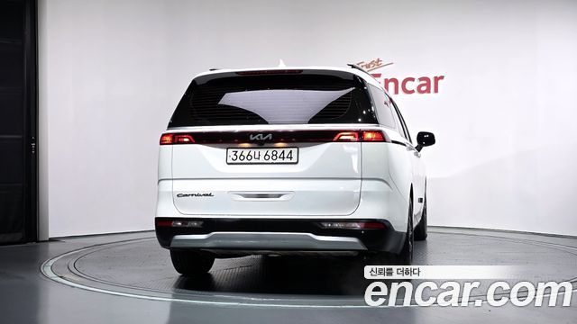 Kia Canival 2023 — photo 4