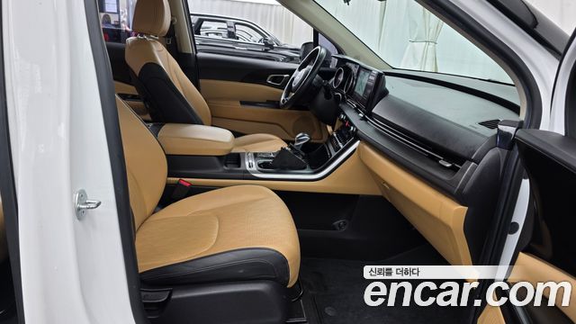 Kia Canival 2023 — photo 11