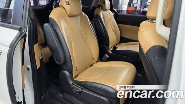 Kia Canival 2023 — photo 12