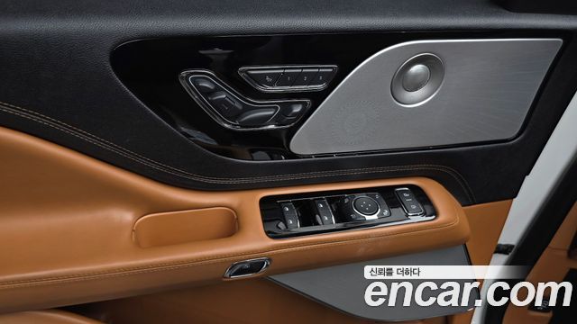 Lincoln Aviator 2020 — photo 18