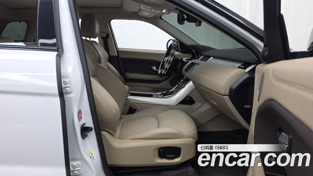 Land Rover Range Rover Evoque 2018 — photo 17