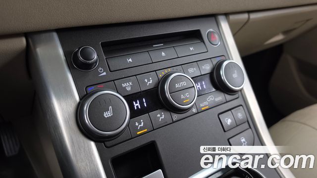 Land Rover Range Rover Evoque 2018 — photo 22
