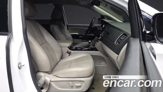 Kia Canival 2019 — photo 17