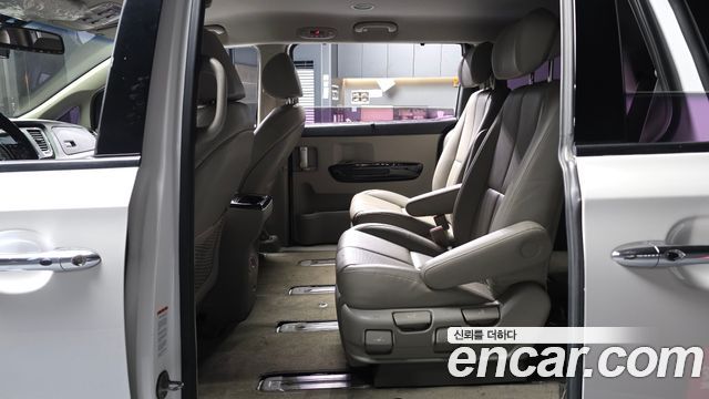 Kia Canival 2019 — photo 16