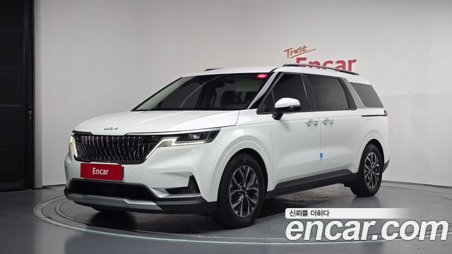 Kia Canival 2023 — photo 1