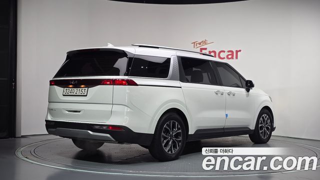Kia Canival 2023 — photo 2