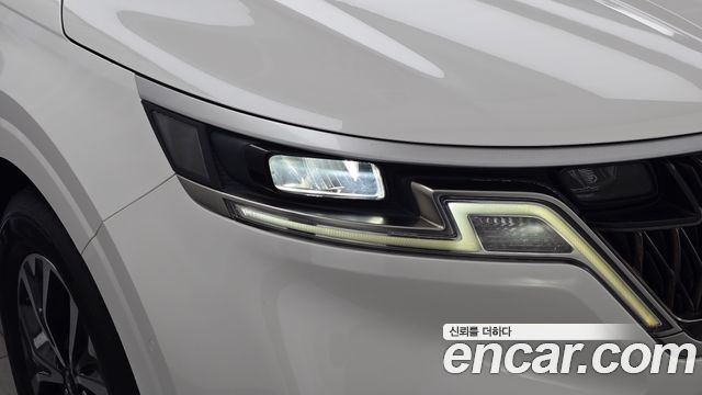 Kia Canival 2023 — photo 8