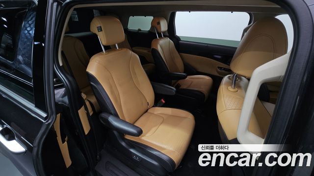 Kia Canival 2021 — photo 17