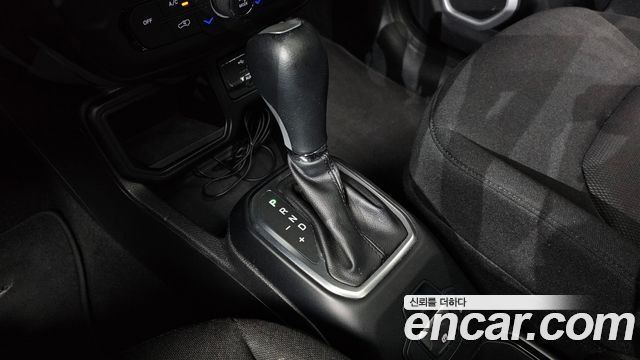 Jeep Renegade 2018 — photo 12