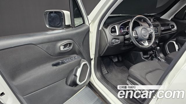 Jeep Renegade 2018 — photo 13