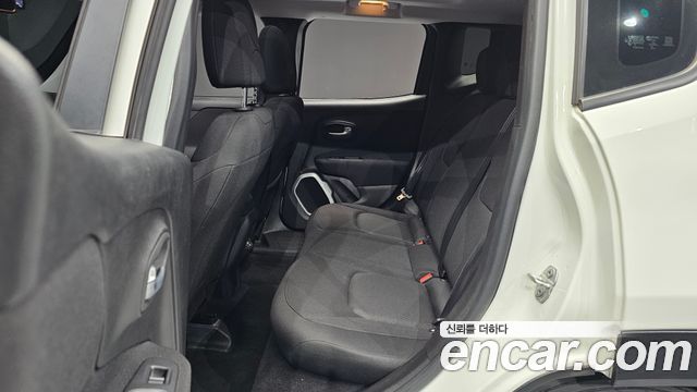 Jeep Renegade 2018 — photo 17