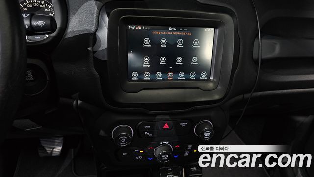 Jeep Renegade 2018 — photo 18