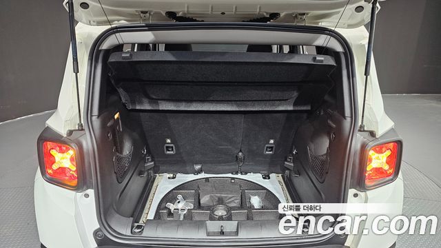 Jeep Renegade 2018 — photo 26