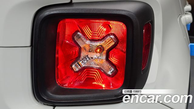 Jeep Renegade 2018 — photo 9