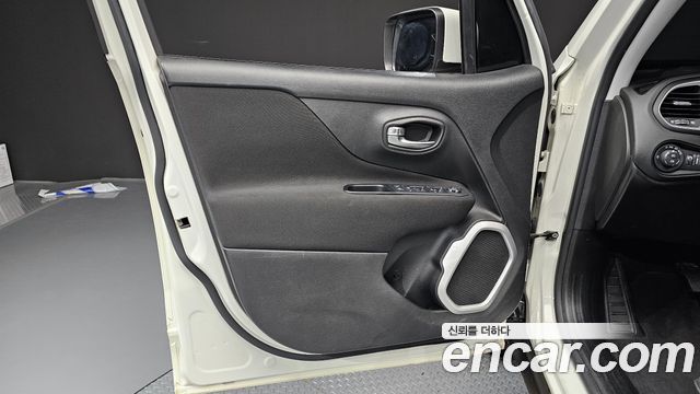 Jeep Renegade 2018 — photo 14