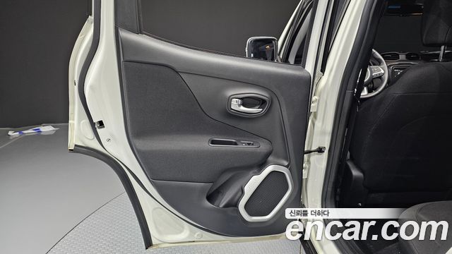 Jeep Renegade 2018 — photo 15