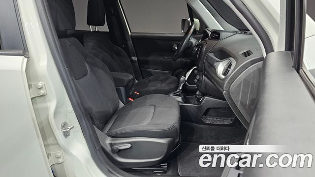 Jeep Renegade 2018 — photo 16