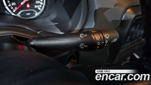 Jeep Renegade 2018 — photo 28