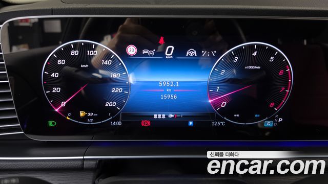 Mercedes-Benz GLE-Class 2025 — photo 11
