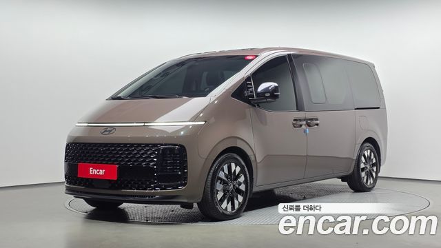 Hyundai Staria 2025 — photo 1