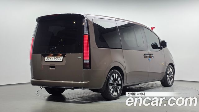 Hyundai Staria 2025 — photo 2