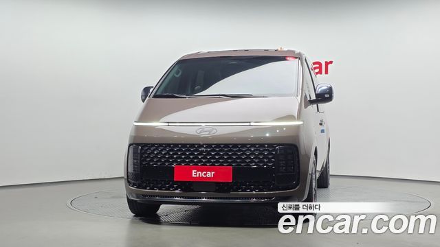 Hyundai Staria 2025 — photo 3