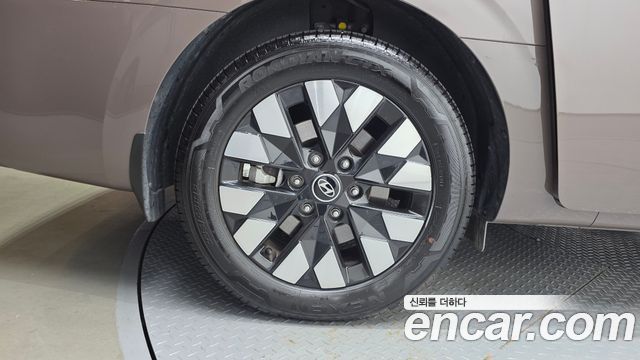 Hyundai Staria 2025 — photo 5