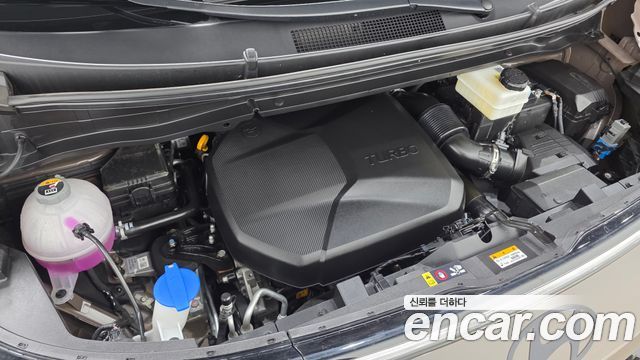 Hyundai Staria 2025 — photo 6
