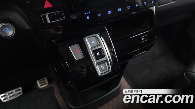 Hyundai Staria 2025 — photo 12