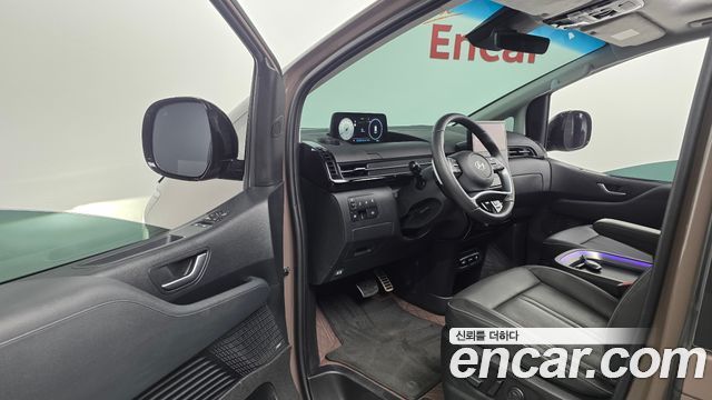 Hyundai Staria 2025 — photo 13