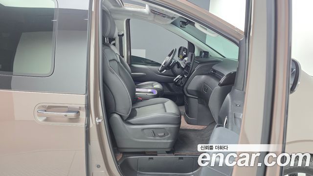 Hyundai Staria 2025 — photo 17