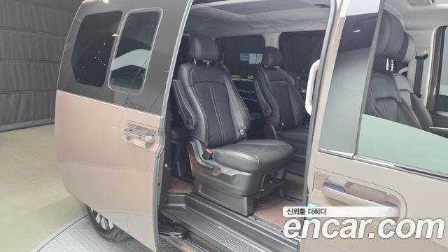 Hyundai Staria 2025 — photo 18